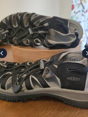 Keen hiking sandles 10.5